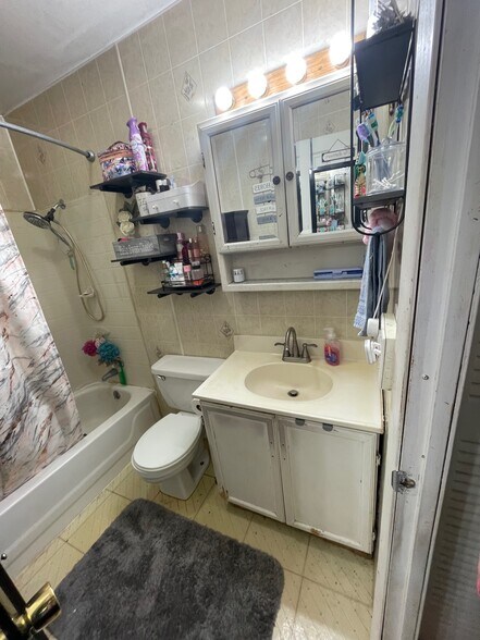 Building Photo - 1101 Lanore Dr