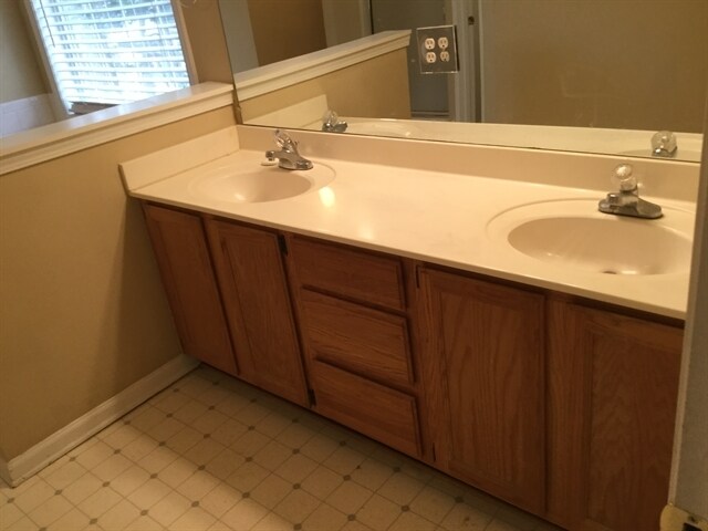 Building Photo - 570 Swan Creek Court