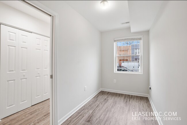 Building Photo - 1223 16th St NE