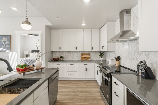 Building Photo - 206 N Chapparell Dr