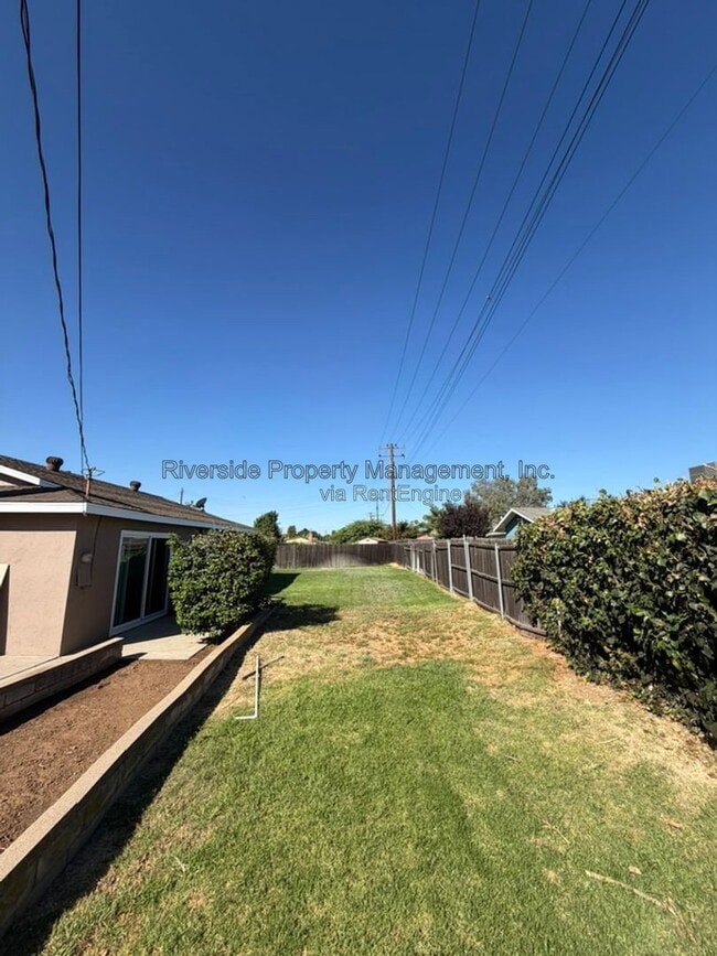 Building Photo - 4500 Sutton Pl