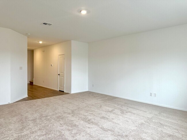 Building Photo - Coming Soon!  Late July Move in Available...