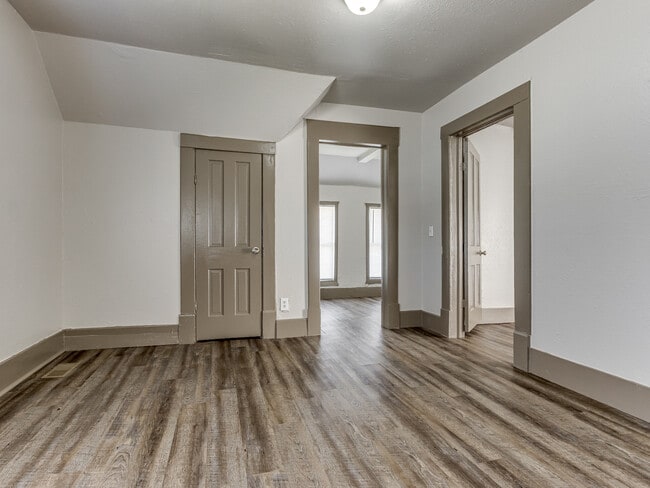 Building Photo - 145 N L Ave