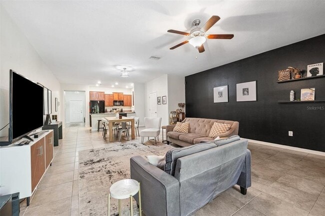 Building Photo - 10687 Lake Montauk Dr