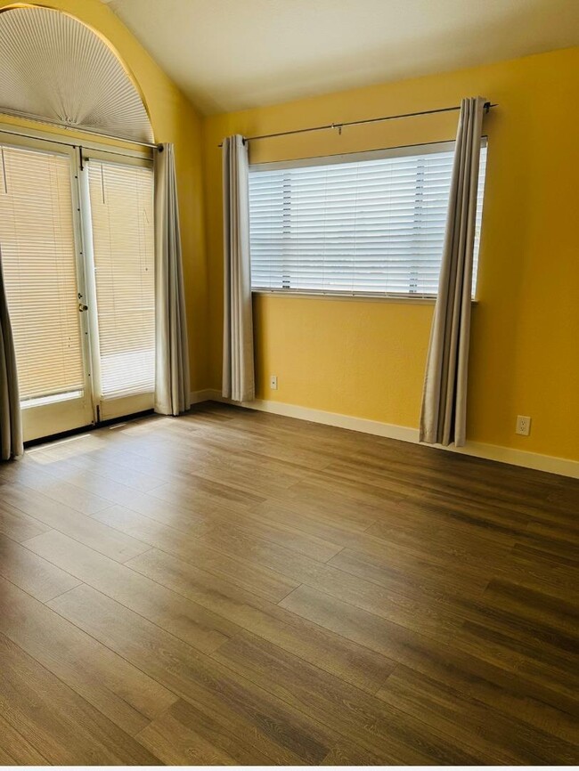Building Photo - 2101 Darnis Cir