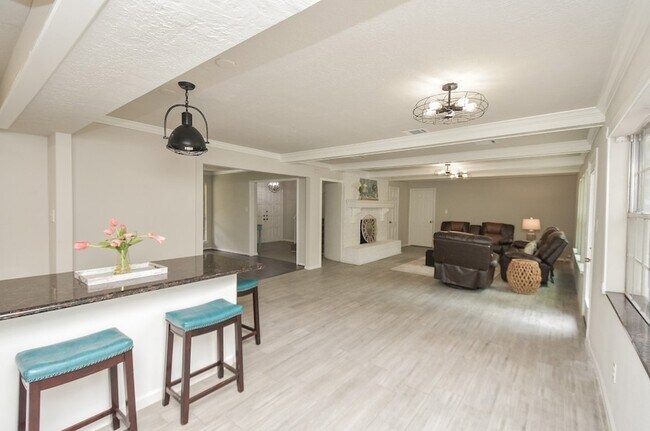 Building Photo - 1723 Big Horn Dr