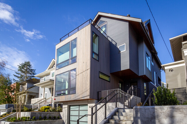 Street view of Triplex - 625 Malden Ave E