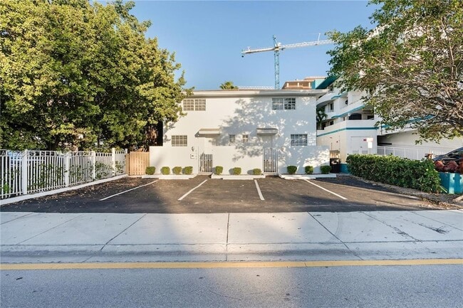 Building Photo - 9167 Harding Ave