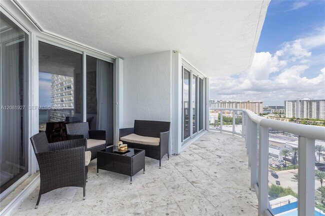 Building Photo - 16711 Collins Ave