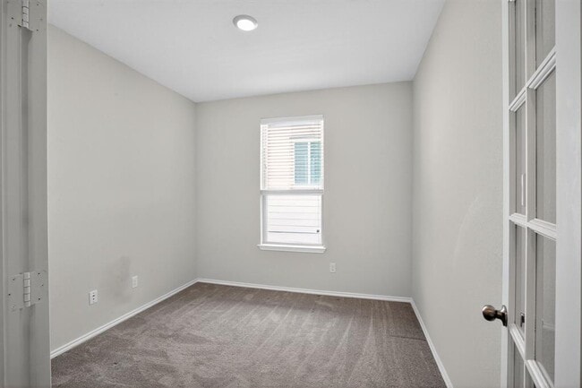 Building Photo - 453 Stone Water Ln