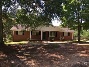 Building Photo - 4 Bedroom 2.5 Bath home with Large Sunroom...