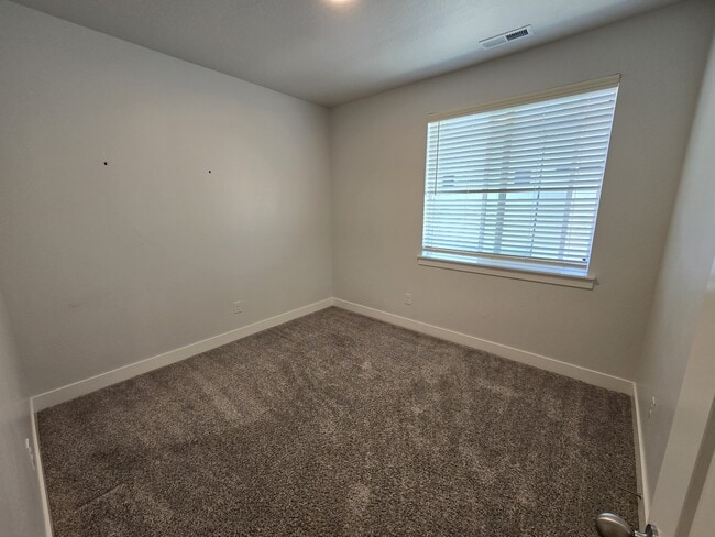 Building Photo - 1985 N 3330 W