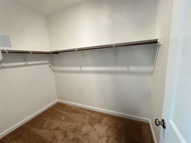 Building Photo - 105 Sorghum Dr