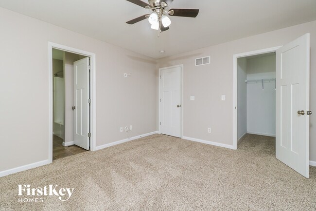 Building Photo - 163 Briarwood Dr