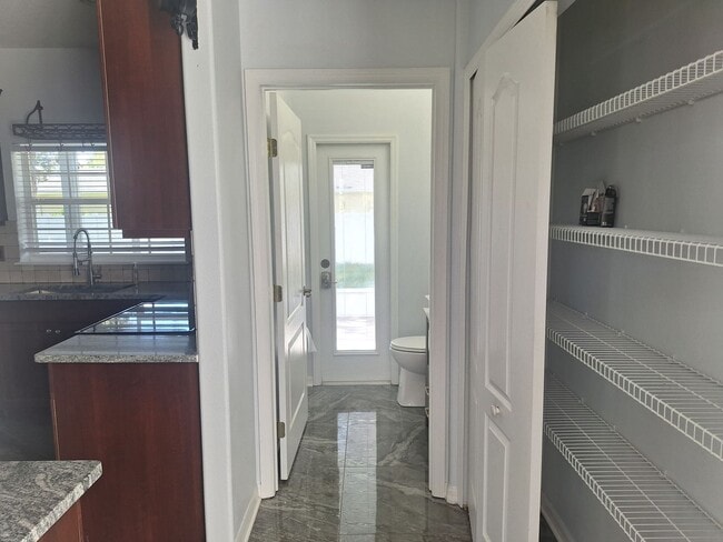 Building Photo - VA-VA ROOM! 5 BR  Home in Debary Country C...