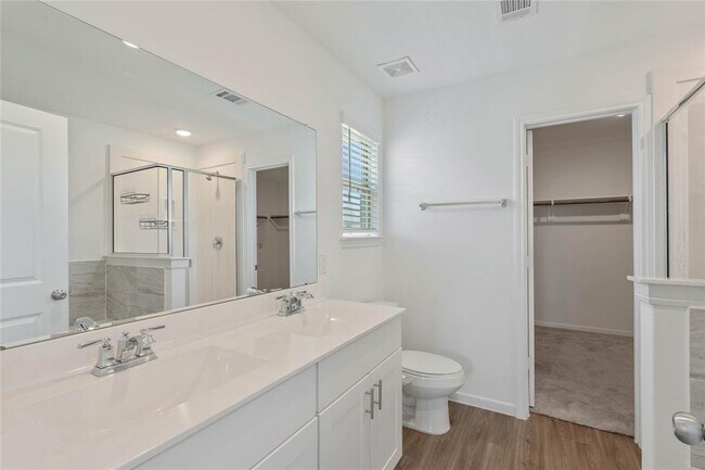 Building Photo - 229 Seven Pnes Dr