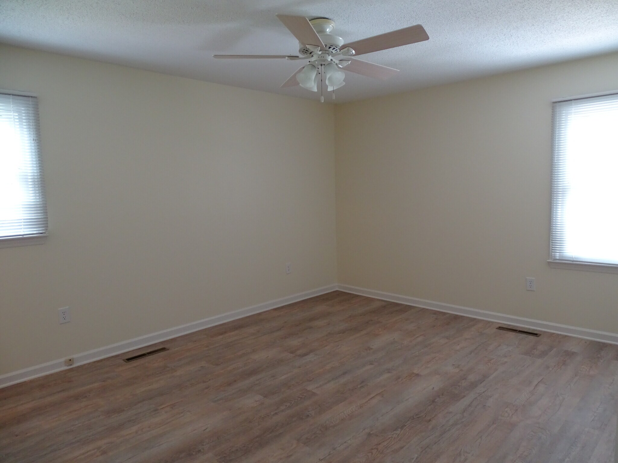 Building Photo - 5694 Claridge Dr