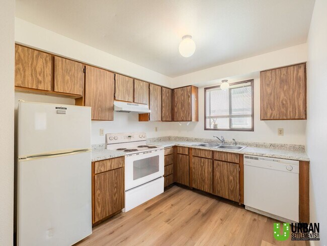 Building Photo - 13211 E Skyview Ave