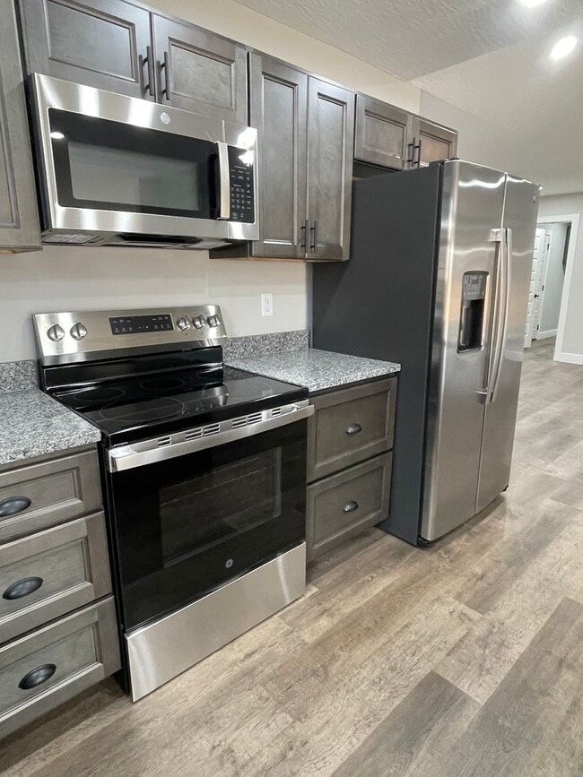 Building Photo - NEW CONSTRUCTION 3 Bed 2 Bath FOR RENT in Waynesville