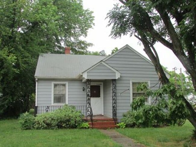 Building Photo - 2210 Shirleydale Ave