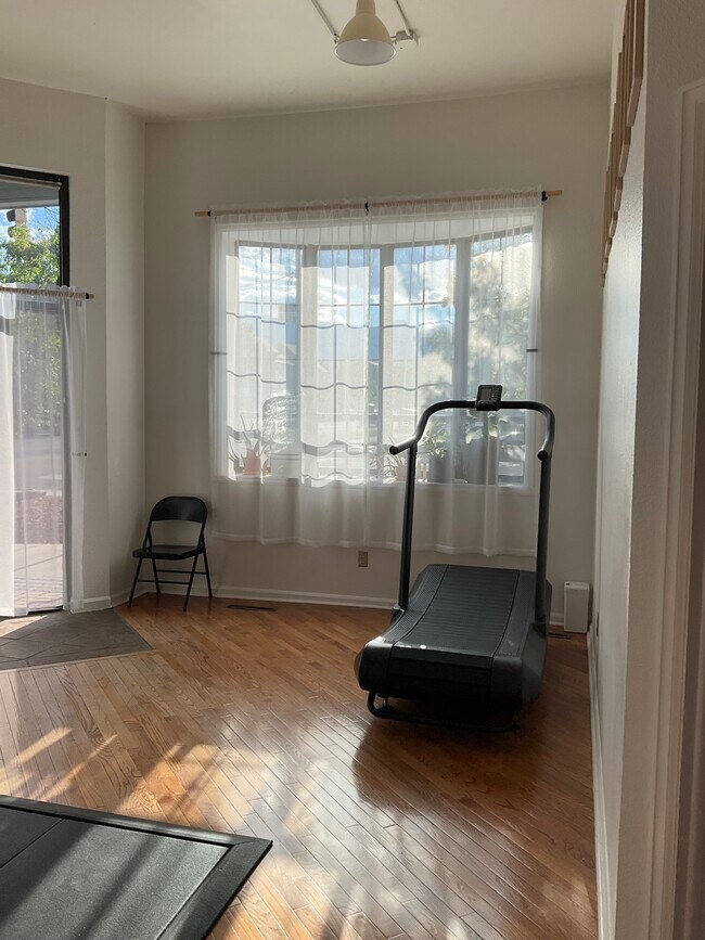 FRONT AREA - 302 E Uintah St