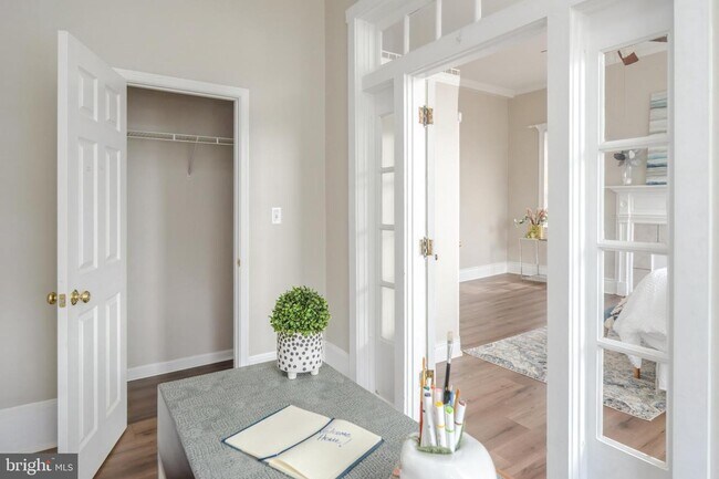 Building Photo - 104 S Loudoun St