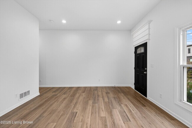 Building Photo - 508 Lilly Ave