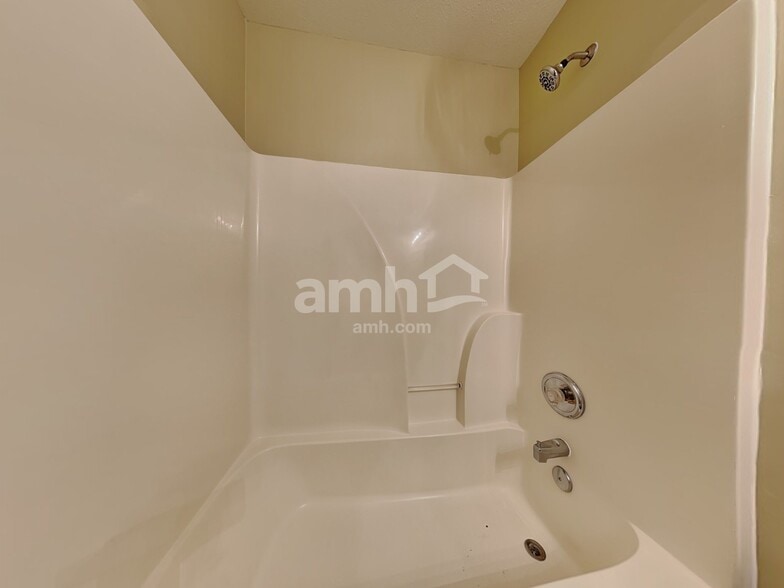 Building Photo - 412 Galesburg Dr