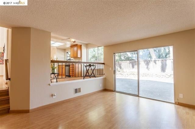 Building Photo - There Is No Place Like Home Like a Big Home