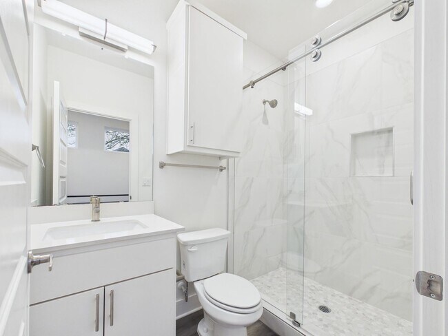 Building Photo - 6102 Caddie St