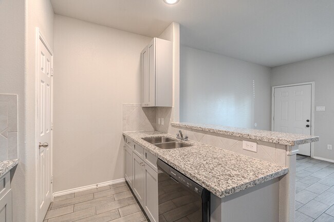 Building Photo - 402 Avenue H