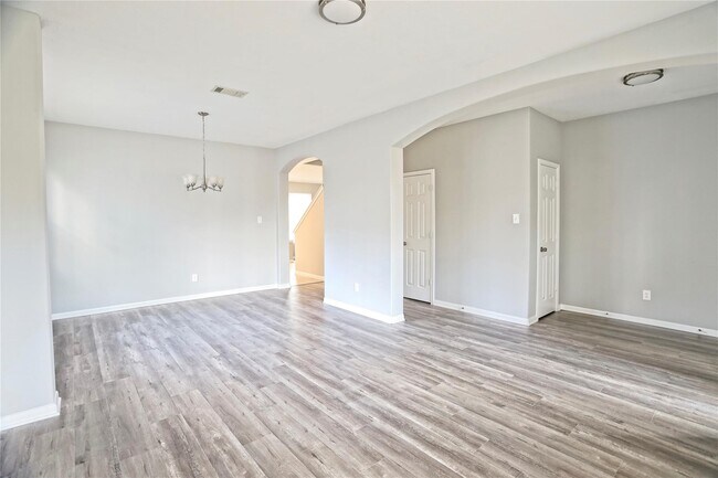 Building Photo - 18315 Water Mill Dr