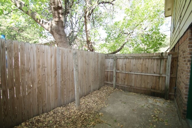 Building Photo - 3732 Bonnie Dr