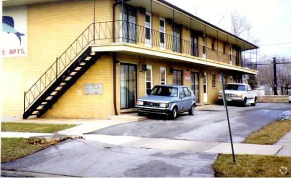Primary Photo - Sea Breeze Apts