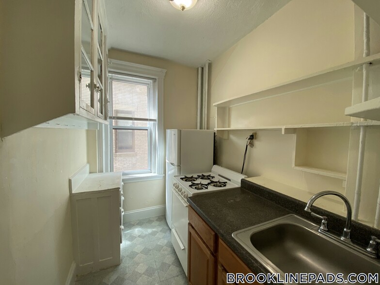 Building Photo - 360 Riverway