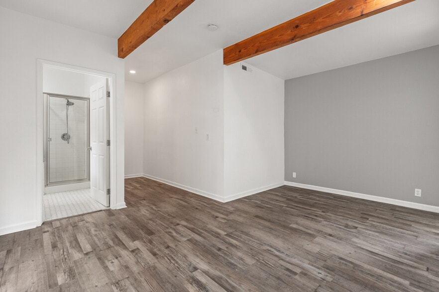 Building Photo - 1628 N Beverly Glen Blvd