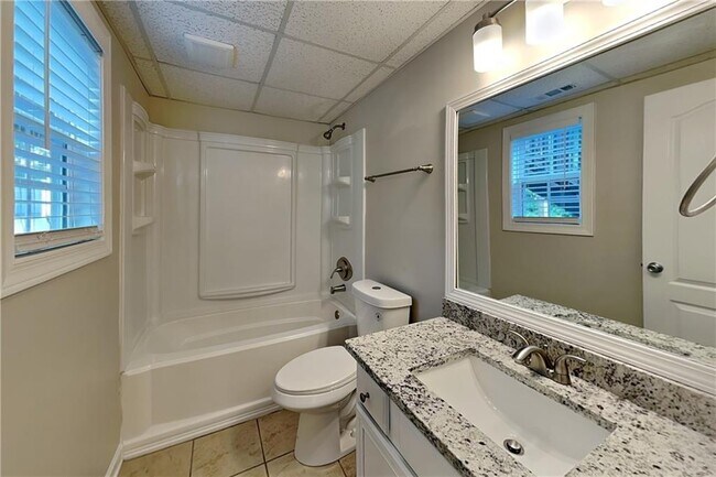 Building Photo - 42 Oak Springs Ln