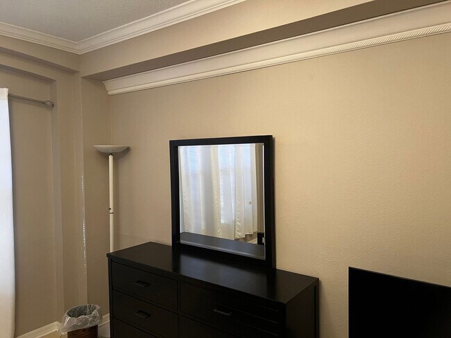 Building Photo - 6 Bedroom Single Family Home in Apollo Beach