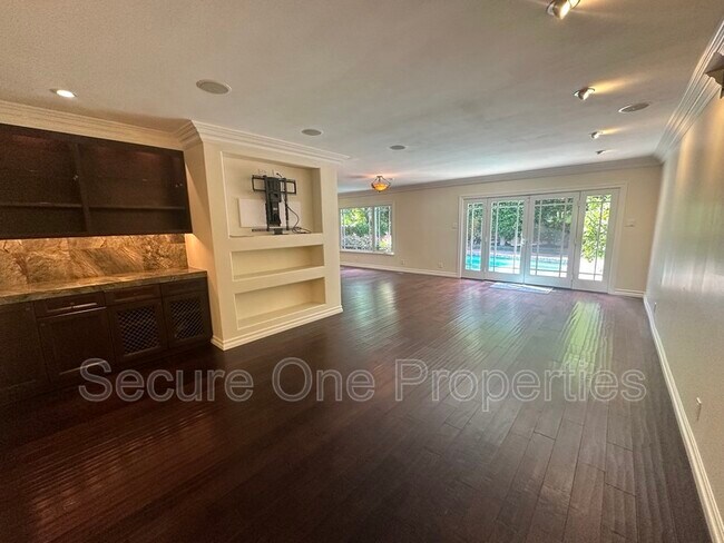 Building Photo - 23338 Los Encinos Way