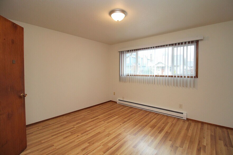 Building Photo - 7312-7334 N Lancaster Ave