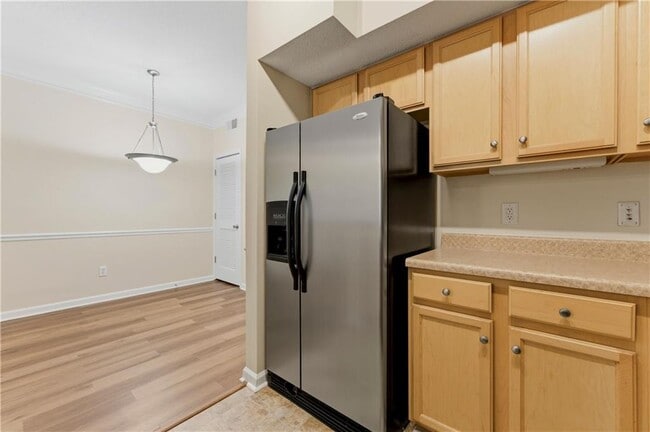 Building Photo - 245 Amal Dr SW