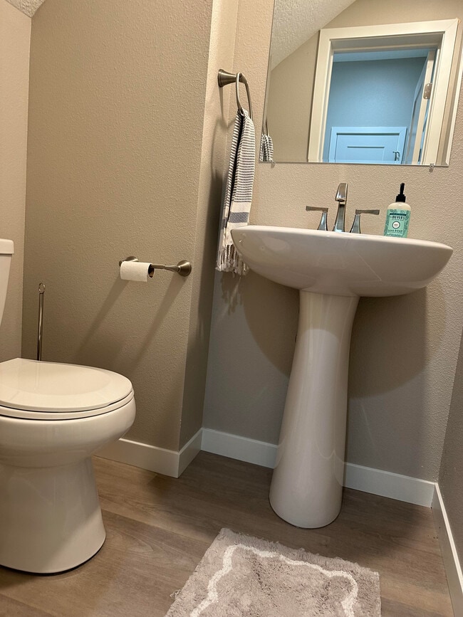 Main 1/2 bath - 4302 Spruce Creek Dr