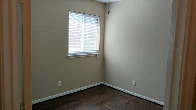 Building Photo - 18223 Red Oak Manor Ln