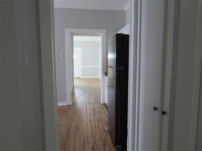 Building Photo - 701 Dumble St