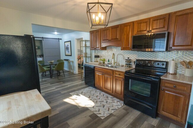 Building Photo - 720 Gheens Ave