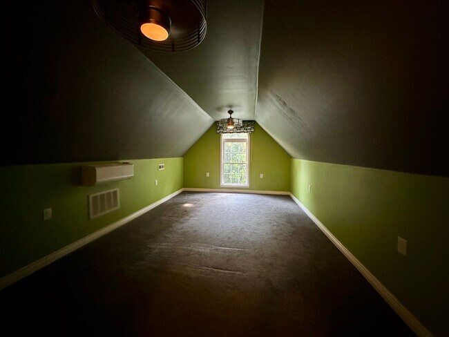 Building Photo - 3 Bedroom Home - Private - Central SC