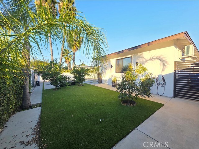 Building Photo - 7954 Crosnoe Ave