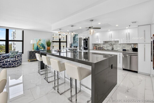 Building Photo - 3115 S Ocean Blvd