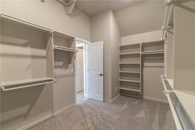 Building Photo - Gorgeous 4 bed 3 bath home in East Edmond-...