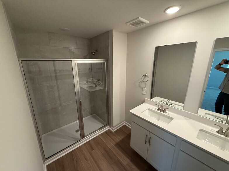 Building Photo - 1027 Winding Spg Dr
